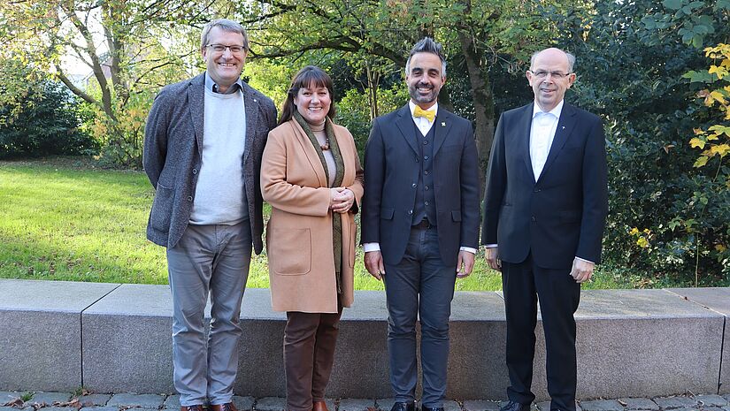 Der zukünftige Propst Steffen Paar (2. von rechts) mit Propst Thielko Stadtland, Präses Beate Raudies, Bischof Gothart Magaard (von links nach rechts). Der zukünftige Propst Steffen Paar (2. von rechts) mit Propst Thielko Stadtland, Präses Beate Raudies, Bischof Gothart Magaard (von links nach rechts).