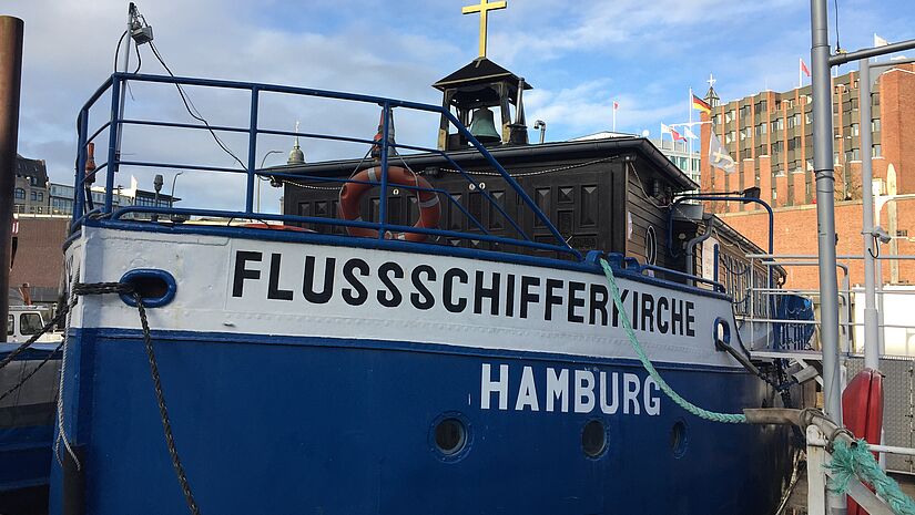Die Flussschifferkirche, von den Hamburgern auch liebevoll "Flusi" genannt, liegt seit Mai 2006 im Hamburger Binnenhafen.