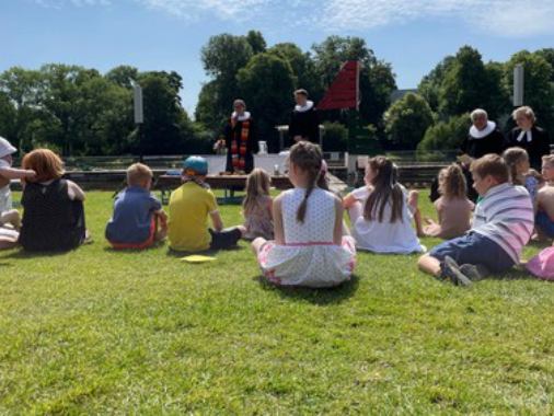 Familiengottesdienst und Tauffest der Innenstadtkirchen im Krähenteichbad "Himmel-Wasser-Segen-Taufe"