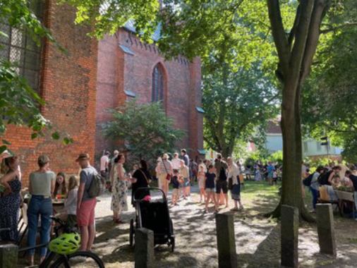 Sommerfest rund um St. Aegidien mit Pastorin Nicola Nehmzow und Team