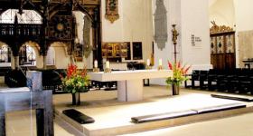 Abendmahlsgottesdienst mit Dean Philip (Durham) und Pastorin Margrit Wegner, zeitgleich Kindergottesdienst
