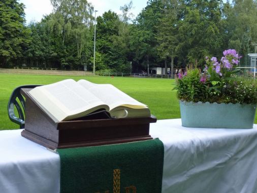 Sommerkirche im Stadion