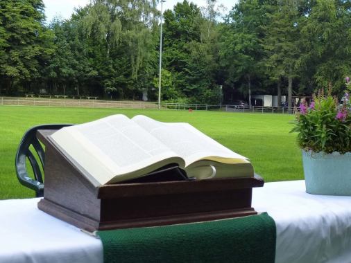 Sommerkirche im Stadion