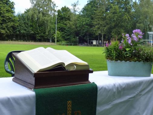 Sommerkirche im Stadion