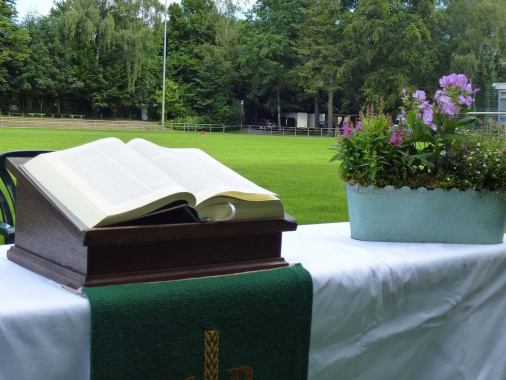 Sommerkirche im Stadion