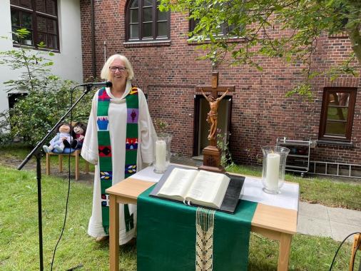 Open-Air-Gottesdienst mit Posaunenchor (im Pfarrgarten)