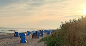 Morgenmeditation am Strand