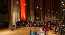 Adventsleuchtengottesdienst anlässlich der Eröffnung der Weihnachtsmärkte mit großer Lichterprozession durch die Altstadt
