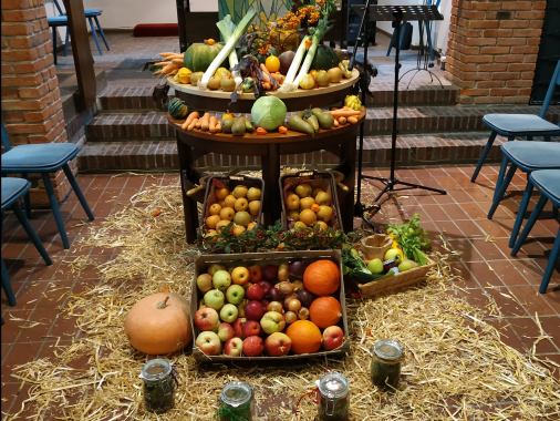 Erntedankfest mit der Ökumenischen Kantorei und mit Abendmahl