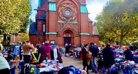 Flohmarkt auf dem Kirchplatz