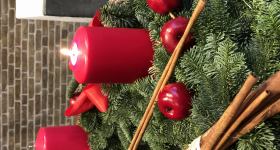 Gemeinsames Adventskranzbinden
