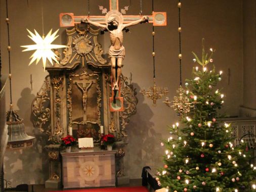 Gottesdienst an Heilig Abend mit Krippenspiel der Konfirmanden und dem Posaunenchor