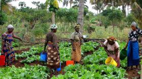 Angaza-Women-Centre-Gottesdienst m. Pn. Johannsen u. Pn. Hansen