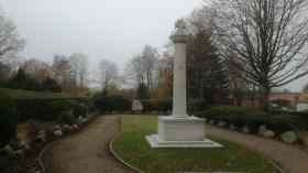Kranzniederlegung zum Volkstrauertag am Ehrenmal in Kleinsolt