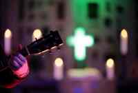 <a href="/veranstaltungen/detailansicht/event/jugendgottesdienst-mit-band-2.html" target="_self">Jugendgottesdienst mit Band</a>