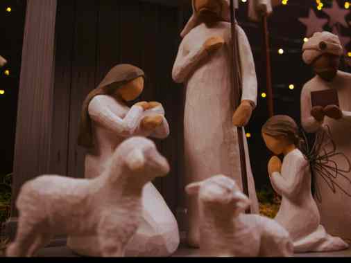 Christvesper mit Krippenspiel mit Pastor Siemen und der Jugendgruppe "Kikuyu"