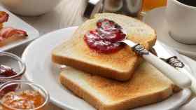 GEMEINDEFRÜHSTÜCK für Jung + Alt mit Vortag unserer Pastorinnen M.-B. Johannsen + F. Magaard