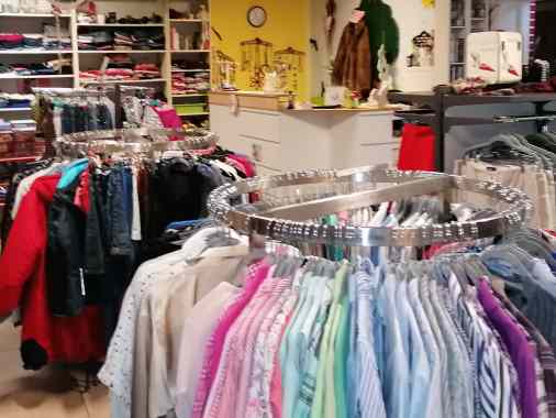 "BUTIKKE KK"  SECOND HAND für den guten Zweck