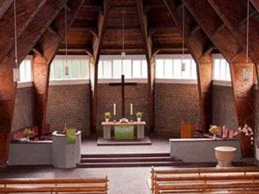 Sommerkirche "Frieden mit dem Nächsten", mit Abendmahl mit Wein undanschl. Bücherflohmarkt