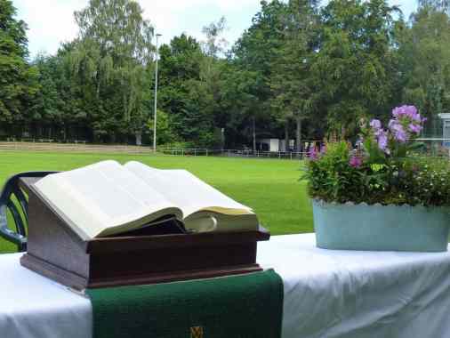 Sommerkirche im Stadion