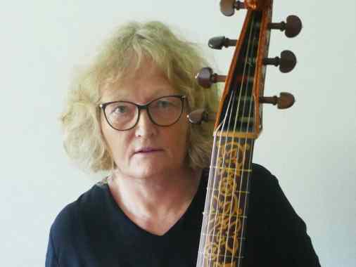Konzert in der Kirche St. Johannis in Poppenbüll mit der Gambistin Susanne Horn und mit Malte Wienhues der am Cembalo spielt.