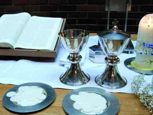 Gottesdienst mit Abendmahl und Kirchenkaffee; Pn. Moser und der Posaunenchor