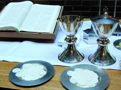 Gottesdienst mit Abendmahl und Kirchenkaffee; Karsten Harp