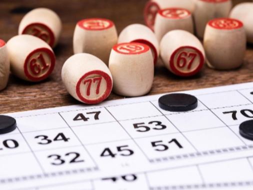Seniorennachmittag mit Bingo spielen