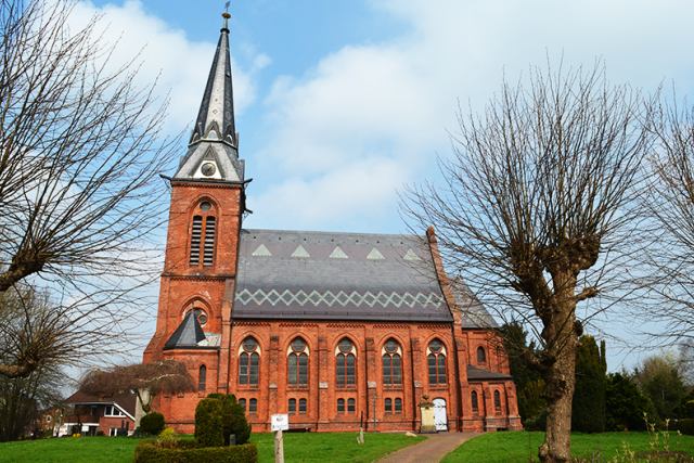 Foto der Kirche aus der Gemeinde Neuenbrook