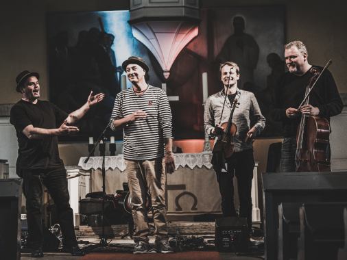 Robert Carl Blank & The String Poets - „Ungefähr Genau Hier“