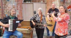Kultursommer auf dem Kirchplatz St. Nicolai - The Bright Side
