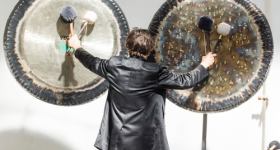 Gong-Konzert mit Peter Heeren
