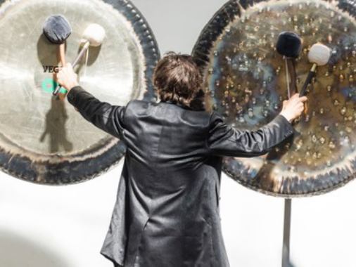 Gong-Konzert mit Peter Heeren