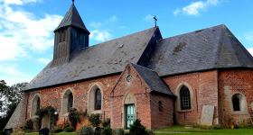 Orgelmusik und Kirchenführung in Osterhever, Pastor Ralf-Thomas Knippenberg und Kantorin Elisabeth Weisenberger