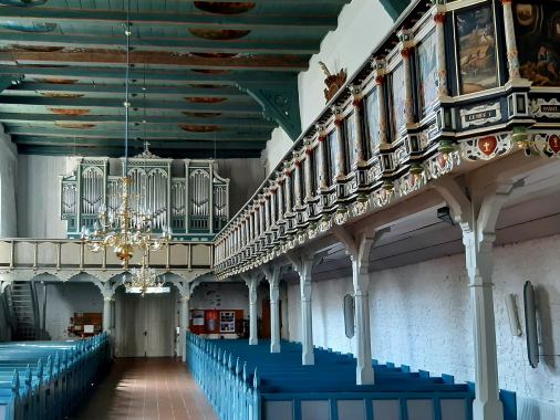 Orgelmusik und Kirchenführung in Tetenbüll, Pastor Jörg Reglinski und Kantorin Elisabeth Weisenberger