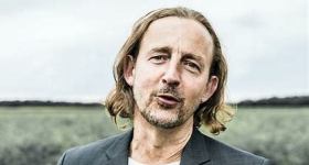Andreas Räder  (Gesang und Gitarre)