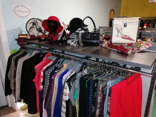 "BUTIKKE KK"  SECOND HAND für den guten Zweck
