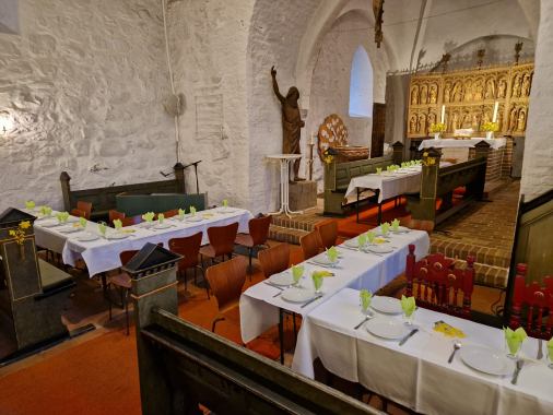 Feiern am gedeckten Tisch