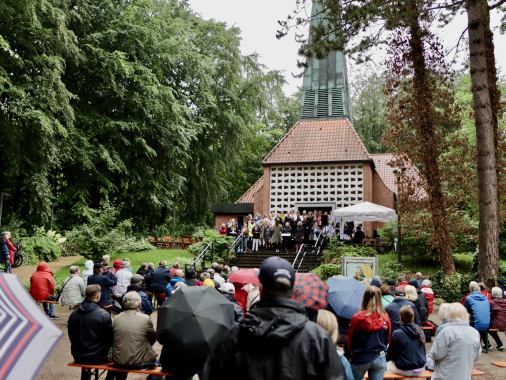 "You Raise Me Up" - OPEN-AIR CHORKONZERT VOR DER WALDKIRCHE