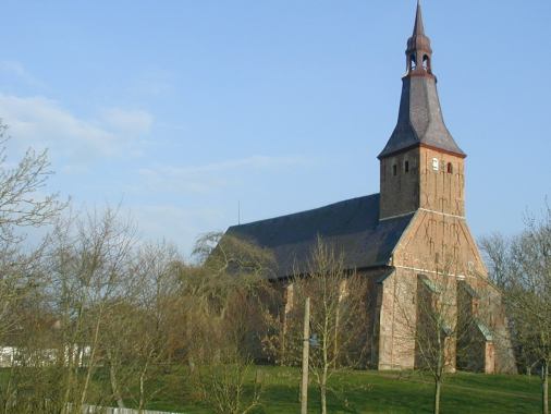 Filmgottesdienst im Gemeindehaus, Westerenn 2, in Tetenbüll - " Aber bitte mit Sahne" - Filmgottesdienst zum Thema: "Wir Egoschooter - Soziale Kälte, Extremismus & Fake News, im Anschluss bei Kaffee und Kuchen, Pastor Jörg Reglinski