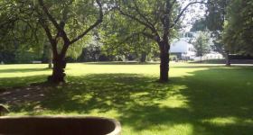 Ökumenischer Gottesdienst im Kurpark mit Posaunenchor und Buxtehude-Chor
