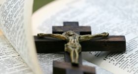 Gottesdienst zum Frauensonntag mit Kirchenkaffee mit Diakonin Jünemann, Pastorin Lubeck und Team
