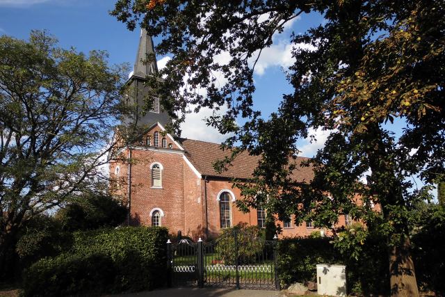 Foto der Kirche aus der Gemeinde Süderau