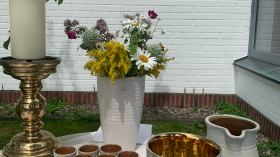 Freiluft-Gottesdienst auf der Wiese in Großsolt mit Abendmahl