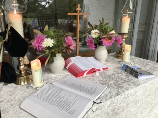 Freiluft-Gottesdienst auf der Wiese in Großsolt