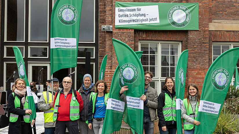 Klima-Andacht von Churches for Future vor der Hauptkirche St. Katharinen vor dem Start der Klima-Demo im September 2021