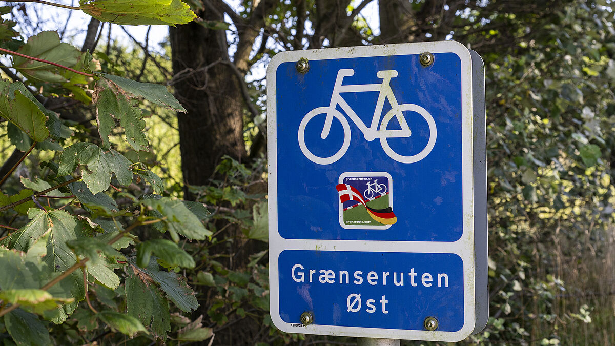 In der Grenzregion von Dänemark und Deutschland gibt es zahlreiche, gut ausgeschilderte Fahrrad- und Wanderrouten.