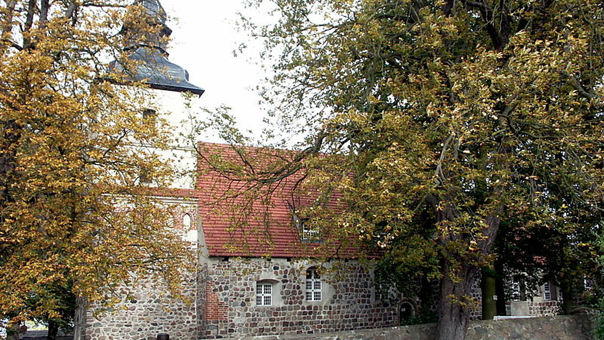 Die Dorfkirche St. Petri in Benz auf Usedom.