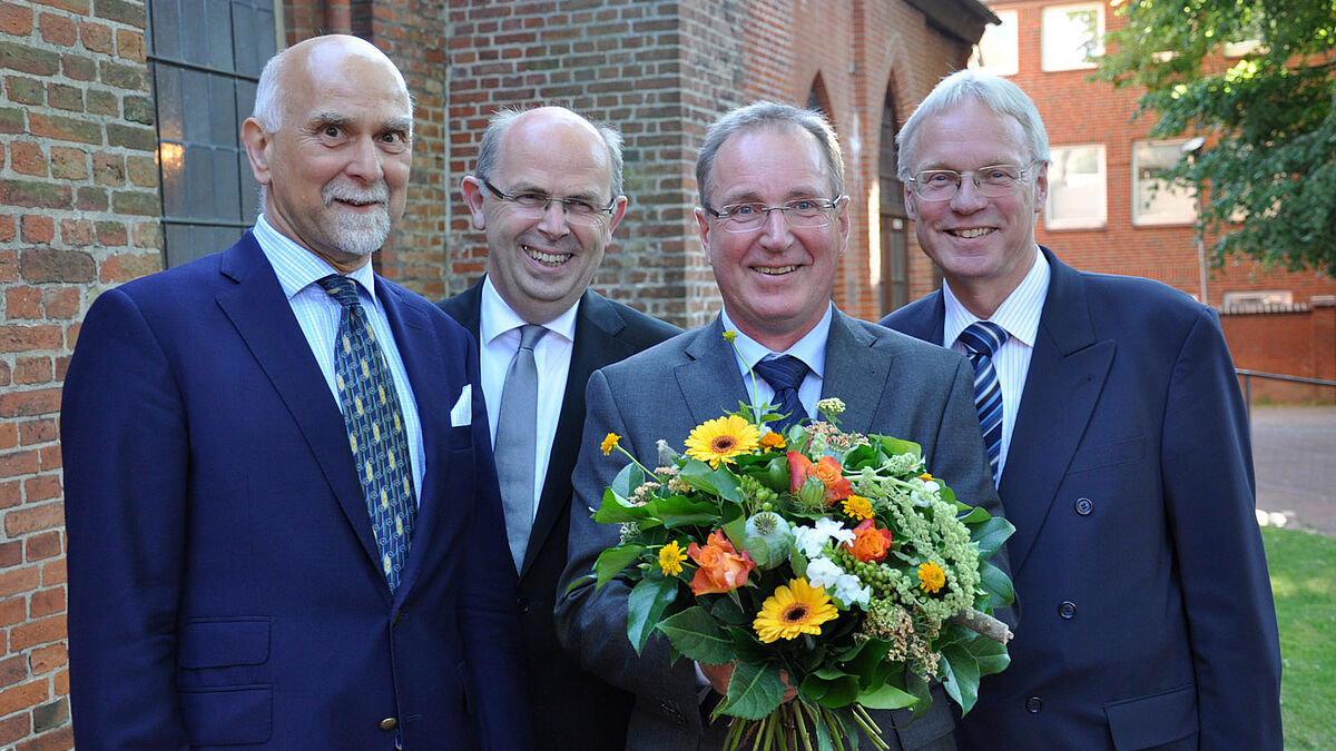  Synodenpräses Dr. Peter Wendt, Bischof Gothart Magaard, der zum neuen Propst gewählte Pastor Peter Barz, Propst Matthias Wiechmann. 