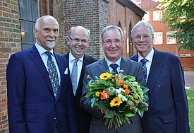 Synodenpräses Dr. Peter Wendt, Bischof Gothart Magaard, der zum neuen Propst gewählte Pastor Peter Barz, Propst Matthias Wiechmann. Foto: Döbler